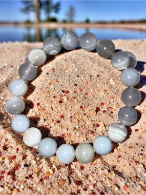 10mm Gray Banded Agate Bracelet 🩶